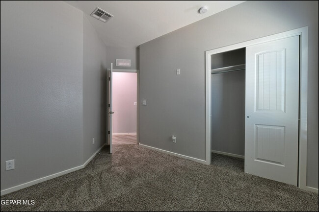Building Photo - 552 Logwood Ave