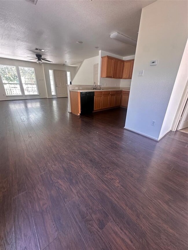 Building Photo - 508 Crater Lake Dr