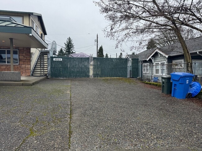 Building Photo - 4924 N Pearl St