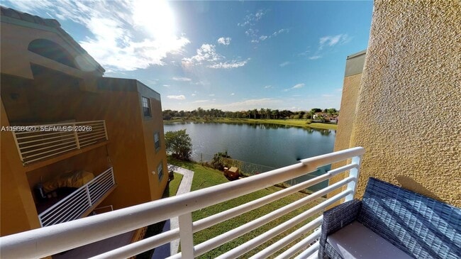 Building Photo - 9735 Fontainebleau Blvd