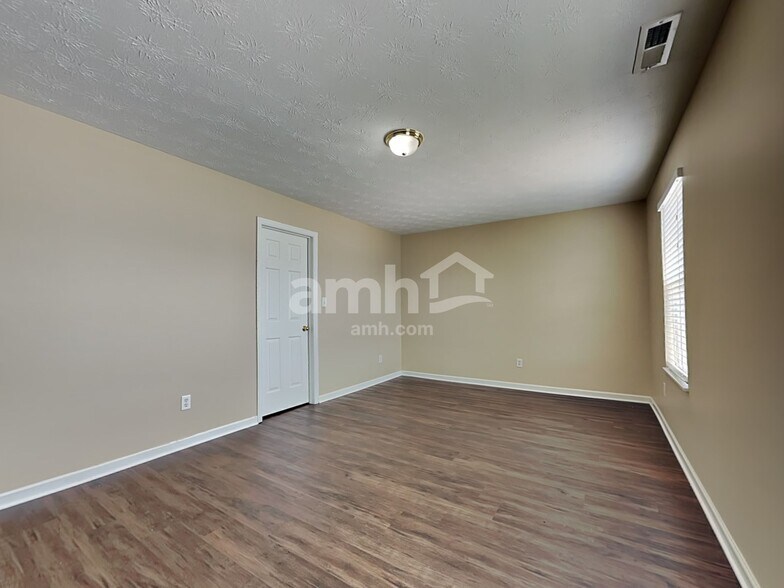 Building Photo - 32 Ascot Glen Dr