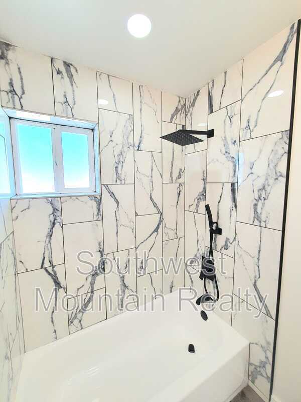 Building Photo - 7404 N 62nd Ave