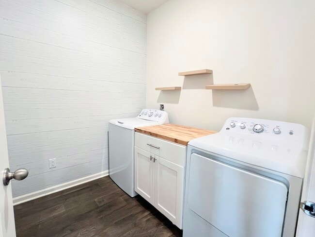 Building Photo - 6308 Juniper Dr