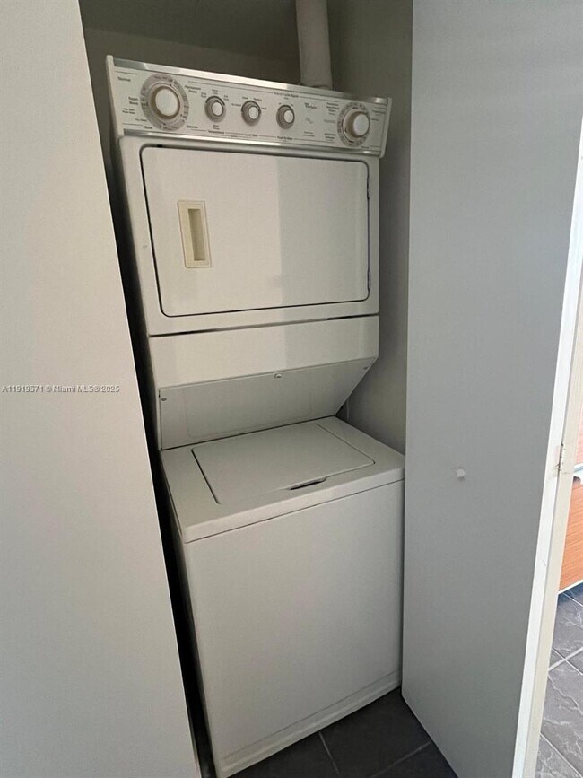 Building Photo - 50 Biscayne Blvd