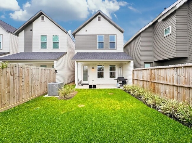 Building Photo - 5632 Bertellis Ln