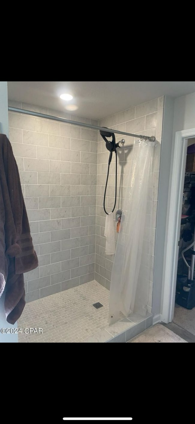 Remodeled shower - 7177 Ellie B Dr