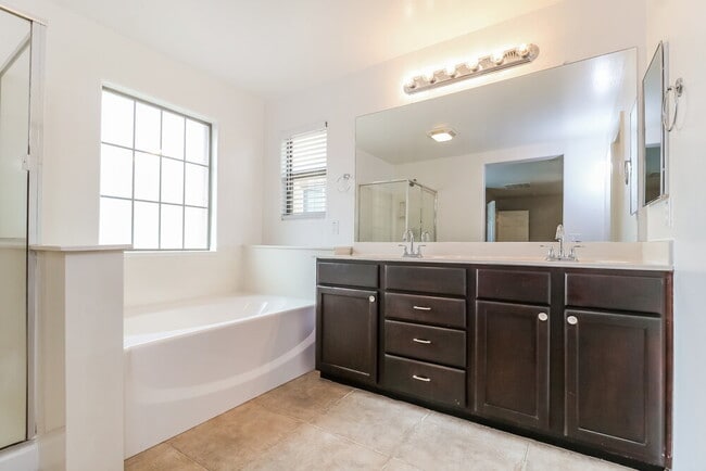 Building Photo - 15410 W Laurel Ln