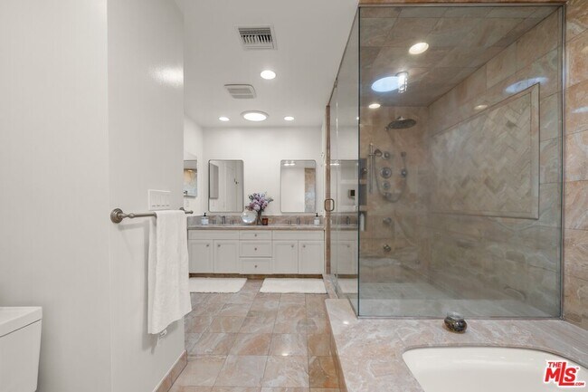 Building Photo - 9023 Alto Cedro Dr