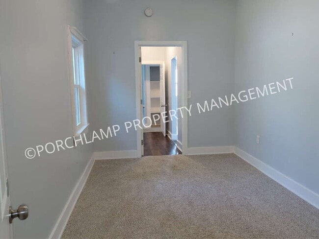 Building Photo - 606 Houston Ave