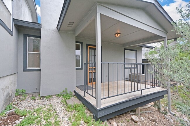 Building Photo - 663 Floral Ave
