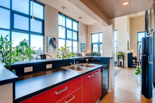 Building Photo - 3100 Huron St