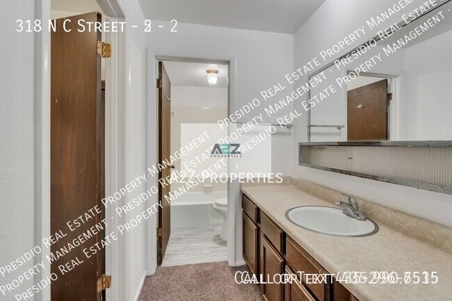 Building Photo - 318 N Center St