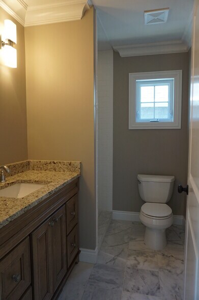 Building Photo - 203 Curry Ave