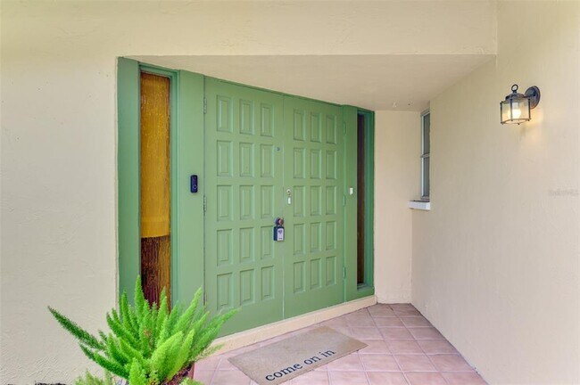 Building Photo - 4946 Commonwealth Dr