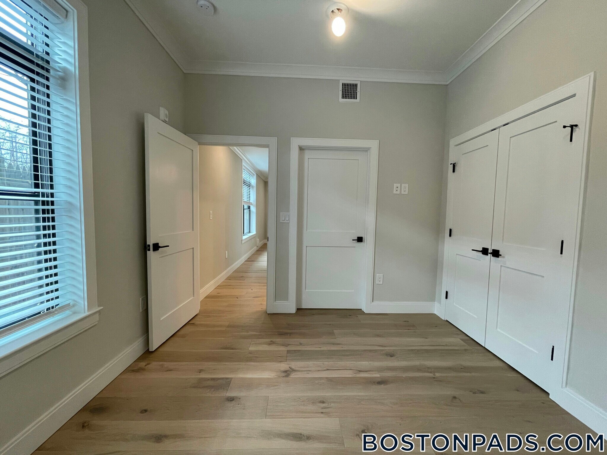 Building Photo - 157 Everett St