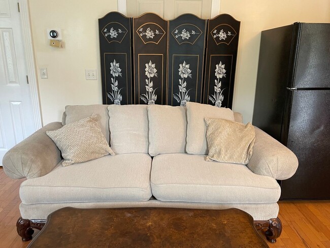 Building Photo - 174 Schools Dr