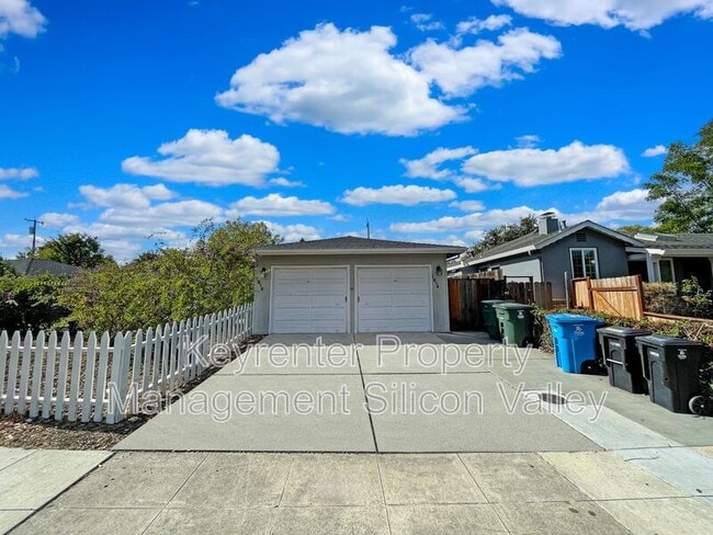 Building Photo - 1814 Woodside Rd