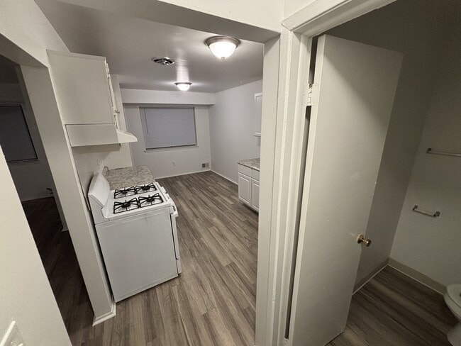 Building Photo - 24885 Mayfair St