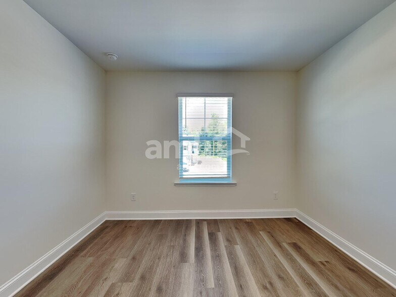 Building Photo - 6075 Rosemore Ln