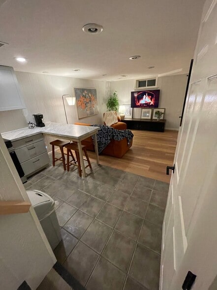 Building Photo - 2814 Iowa St