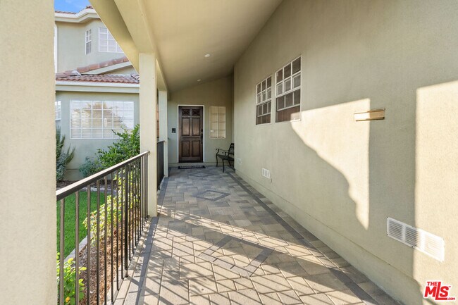 Building Photo - 807 E Orange Grove Ave