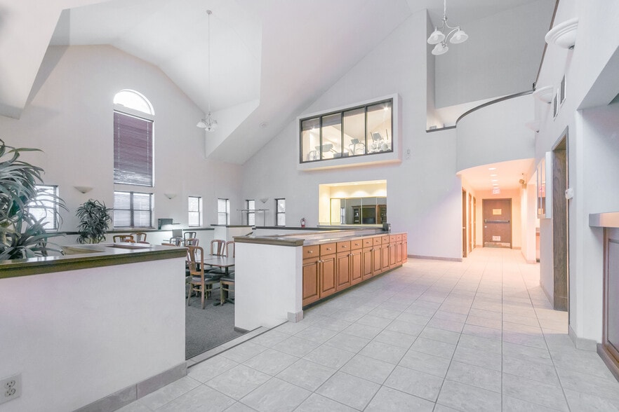 Common Area - 515 Donofrio Dr