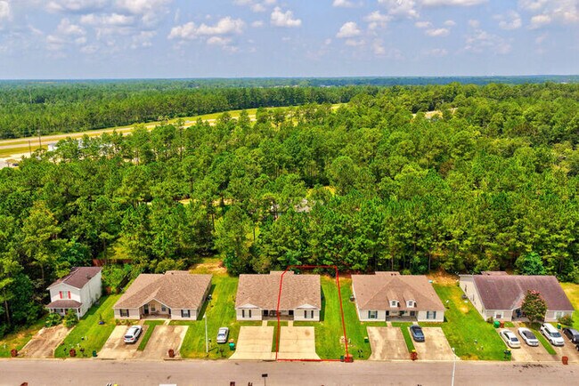 Building Photo - 15119 Deer Creek Dr