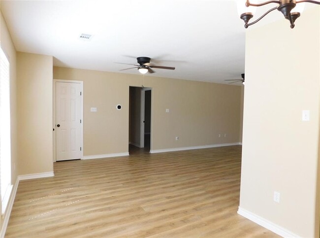 Building Photo - 500 Wanta Hide A Way Dr