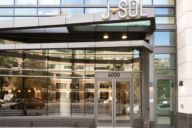 Building Photo - 4000 Fairfax Dr