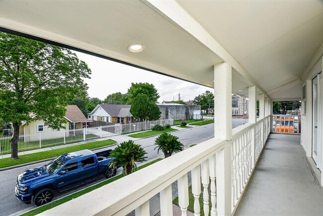 Building Photo - 2509 Oakcliff St