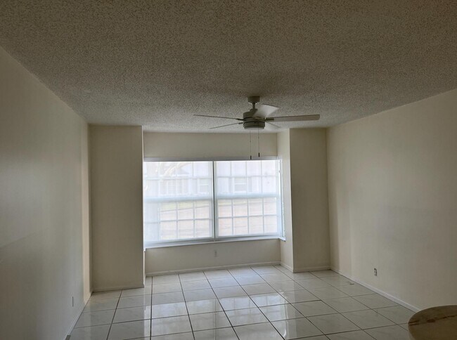 Building Photo - 2181 NE 67th St