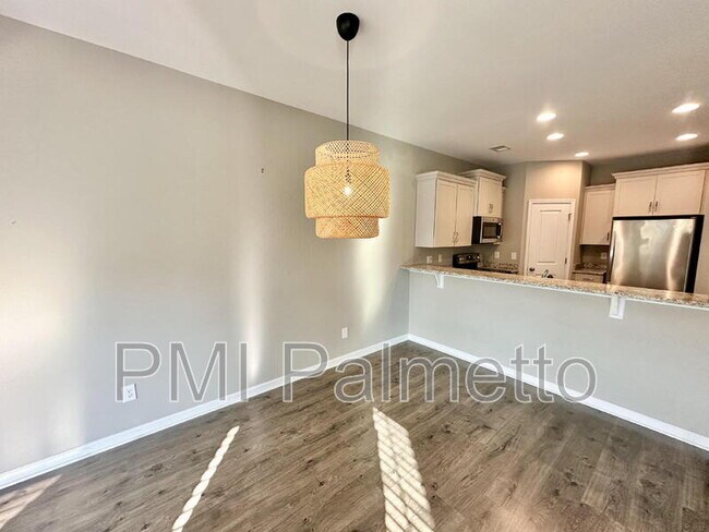 Building Photo - 117 Weeping Oak Ln