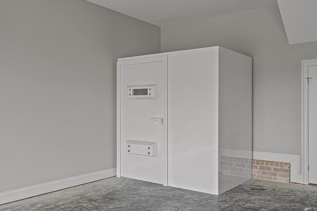 Building Photo - Rare Executive Rental in Desirable South J...