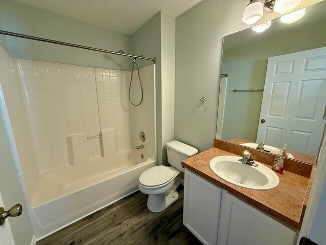 Building Photo - 3/2 Spacious Saint Cloud Home with fenced ...