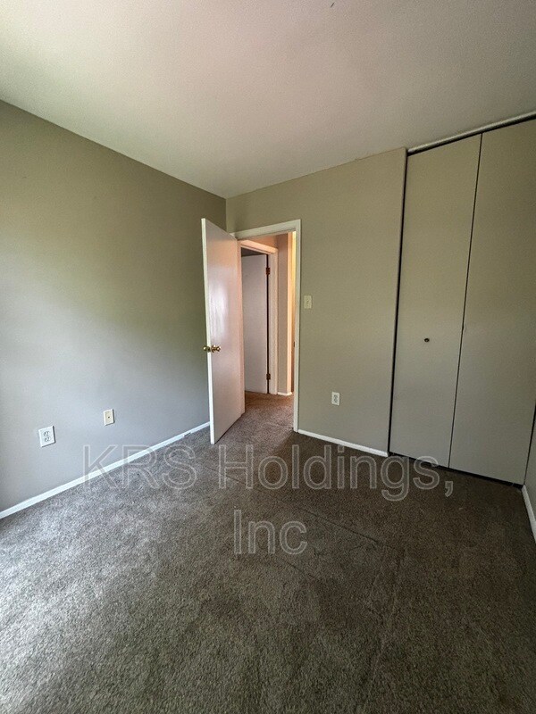 Building Photo - 817 Pleasant St