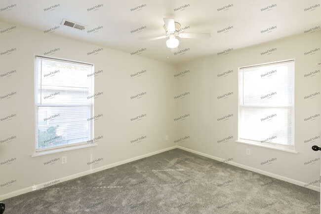 Building Photo - 723 N Crysler Ave