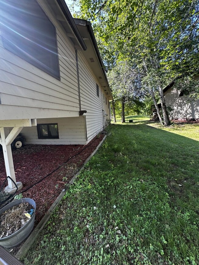 Building Photo - 7155 Browns Ln N