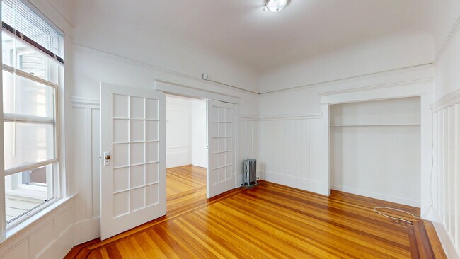 Building Photo - 1560 Sacramento St