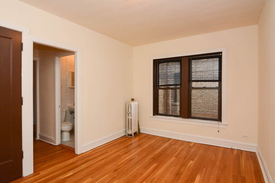 Building Photo - 3302 W Schubert Ave