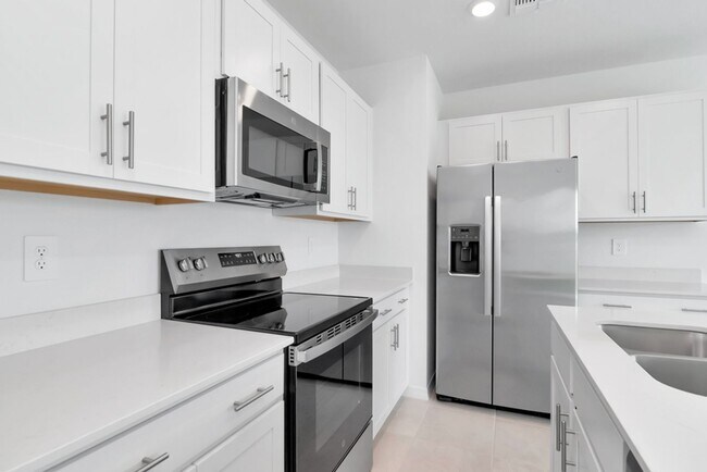 Building Photo - Brand-New 3BR/2.5BA Townhome in Lakewood Ranch — Internet, Trash, & Lawn Care Included