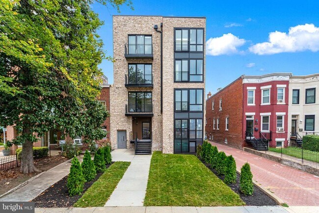 Building Photo - 1516 East Capitol St NE