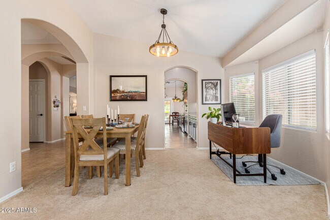 Building Photo - 543 S Wildrose