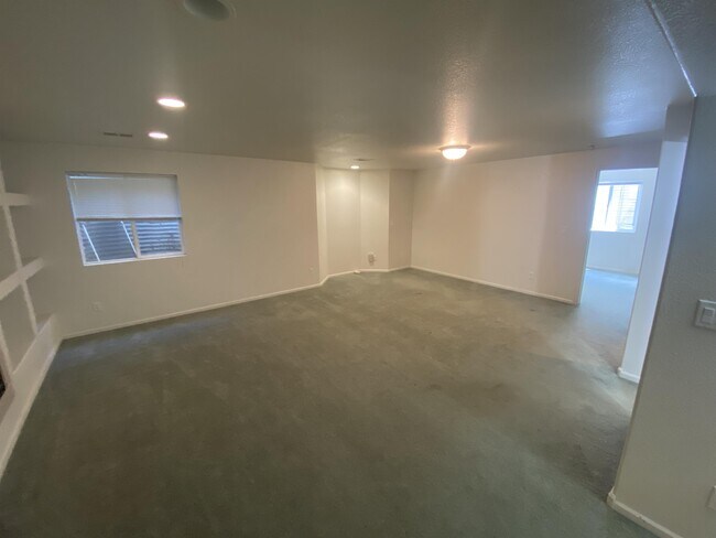 Building Photo - 5259 W 9th St Dr
