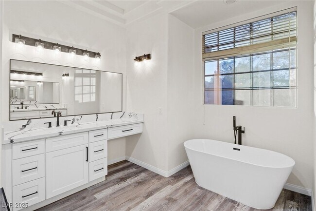 Building Photo - 4630 Laguna Vista St