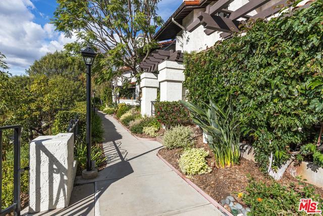 Building Photo - 1470 Palisades Dr