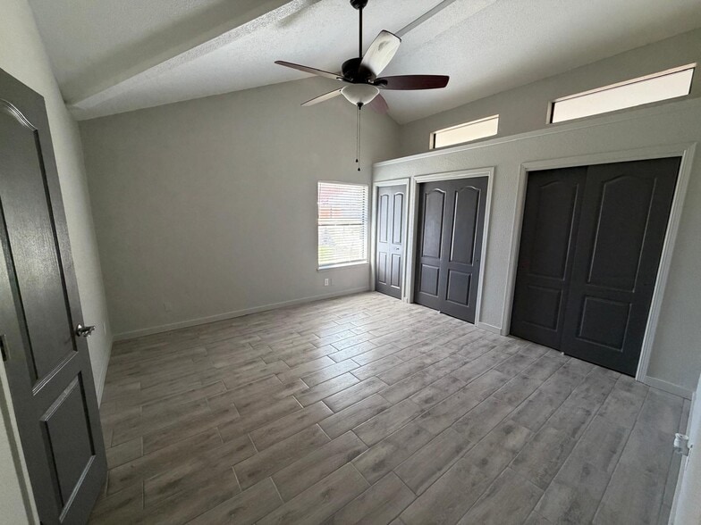 Building Photo - 4724 Loma de Cobre Dr