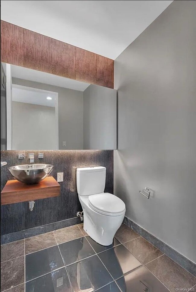 Building Photo - 247 W 46th St