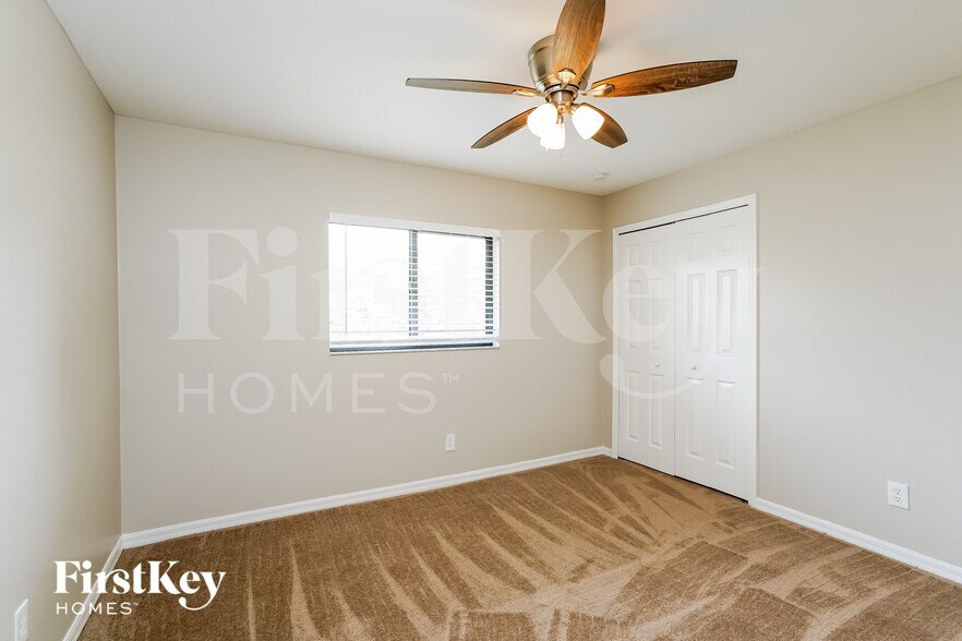 Building Photo - 302 SE 15th St