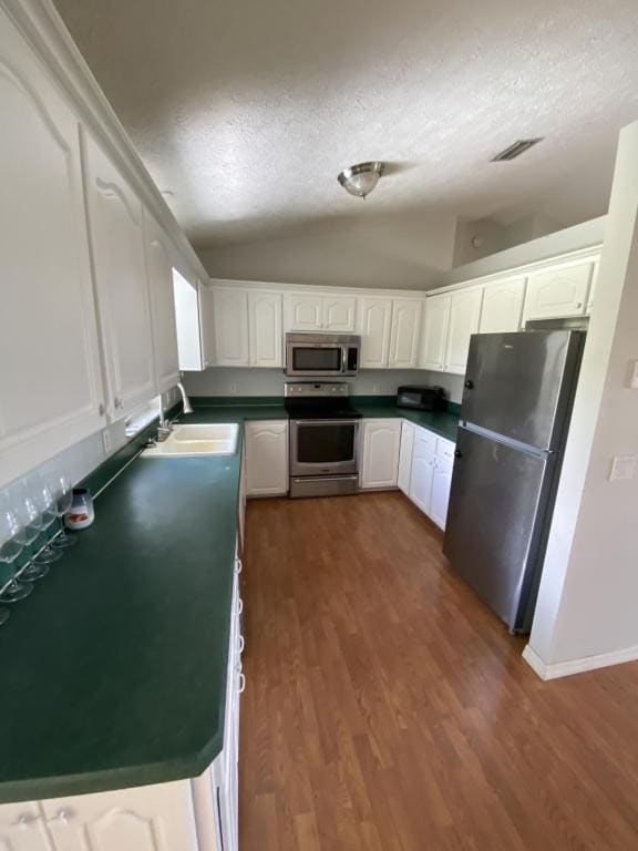 Building Photo - 1999 N Cloverdale Terrace