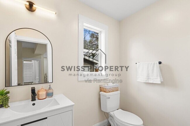 Building Photo - 463 S 22nd St